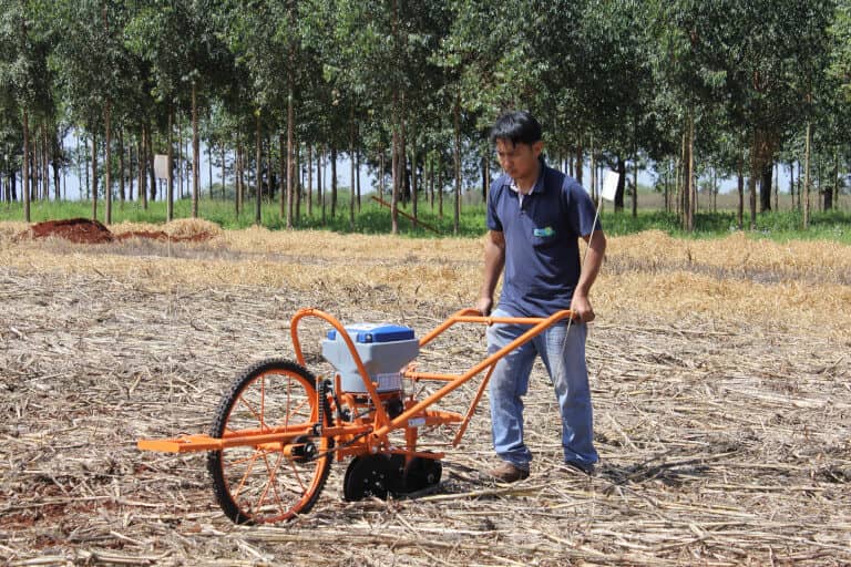Aplicacion de maquinaria para la siembra de soja