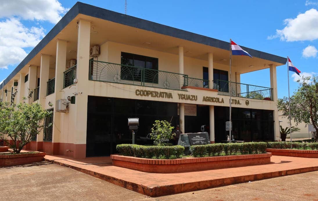 Fachada de la oficina central de la Coop. Yguazu