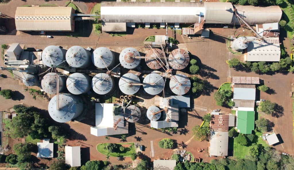 Foto panoramica del silo de la Cooperativa Yguazu