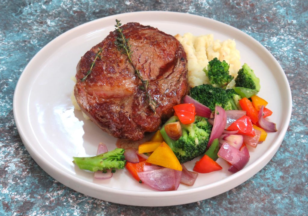 Platillo, lomo con pure de papas